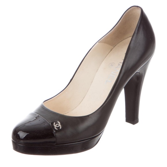 Interlock CC Logo Leather Pumps.Box &Dust Bag. Scuff on the back of 1. See pic 6 - Picture 1 of 14